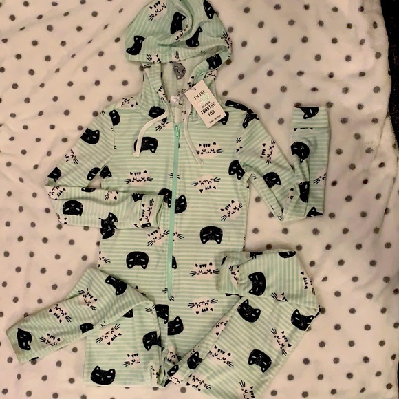 Cute Onsie NWT - Picture 1 of 7